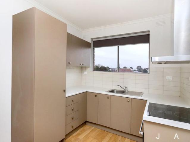 Yarraville Village Living In A Quiet, Convenient Setting