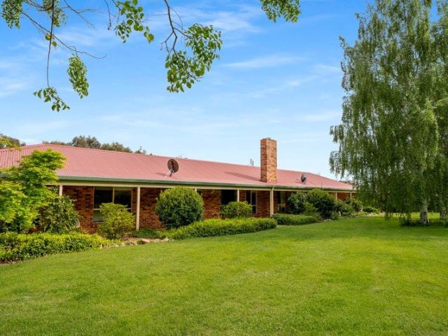 Yarrinidi 2 homes, 107 acres and stunning views