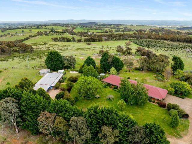 Yarrinidi 2 homes, 107 acres and stunning views