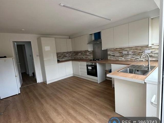 Yarrow Place, Conniburrow, Milton. 6 bed end of terrace house to rent £2,750 pcm £635 pw