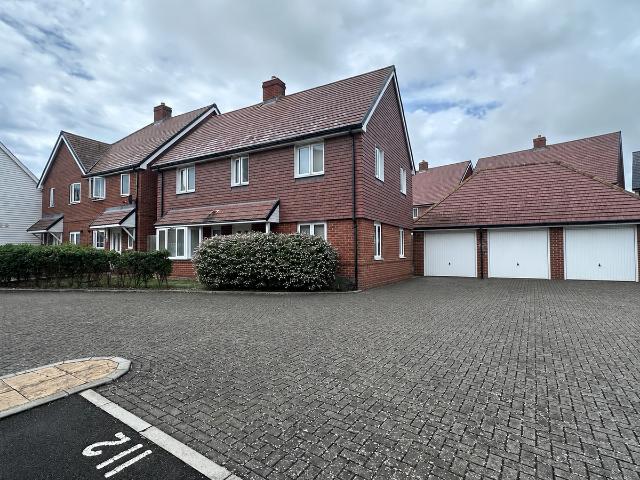 Yarrow Place, Stone Cross, Pevensey BN24, 4 bed detached house to rent, £1,875 pcm | PrimeLocation