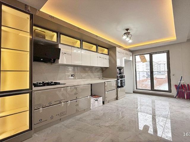 YASA'DAN KARAKAYA'DA 1.KAT 3+1 E.BANYOLU FULL YAPILI SIFIR DAİRE