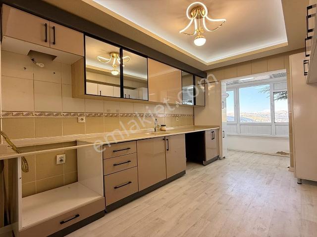 Yasa'dan Karakaya'da Bulvar Yakını 3+1 Yüksek Giriş Full Yapılı!