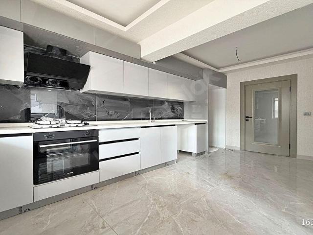 YASA'DAN KARAKAYA'DA YÜKSEK GİRİŞ 3+1 FULL YAPILI SIFIR DAİRE !