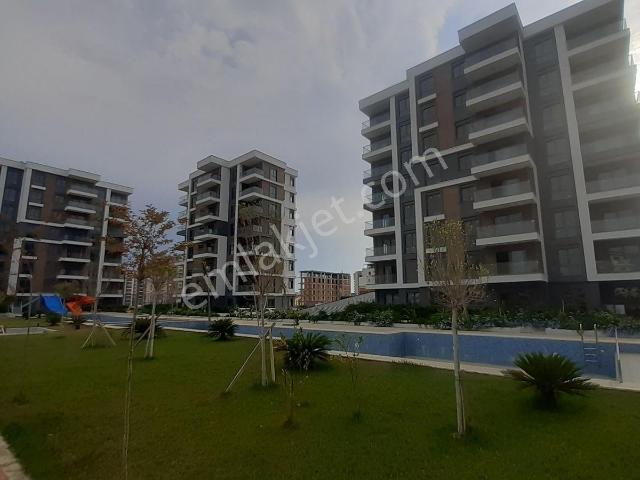 Yasemin Dönmez'den Site İçinde 2+1 Ayrı Mutfaklı Kiralık Daire
