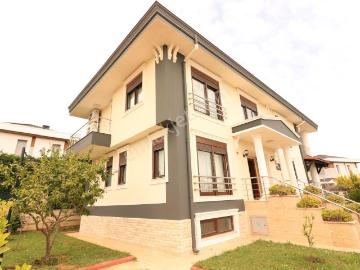 Yasin Kuzu'dan Yalınlı'da Satılık Müstakil 7+1 Villa