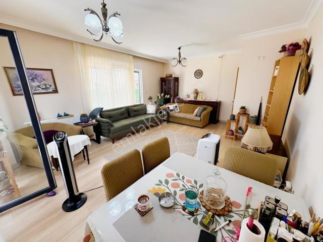 Yatırım'dan Çamlık Sahilde Katta E.banyolu 80m2 Net Boş 2+1