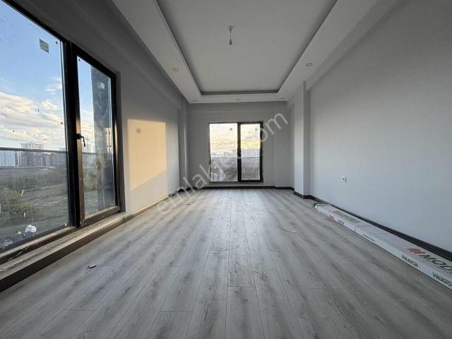 Yatay Mimari Kapalı Otoparklı Sıfır 2+1 Daire