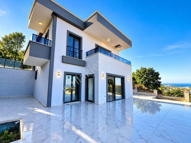 Yavuz Özkaran'dan Büyükoyumca Satılık Deniz Manzaralı Villa