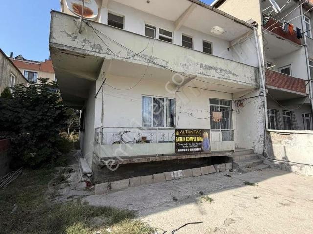 Yavuz Sultan Selimde 290 M² Arsa İçinde 2 Katlı Müstakil Ev