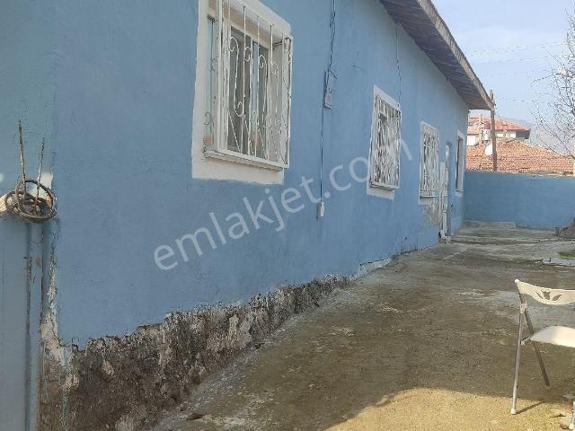 Yavşanda 598 Mz Arsası Olan Müstakil Bahçeli Doğalgazlı Ev Satılık