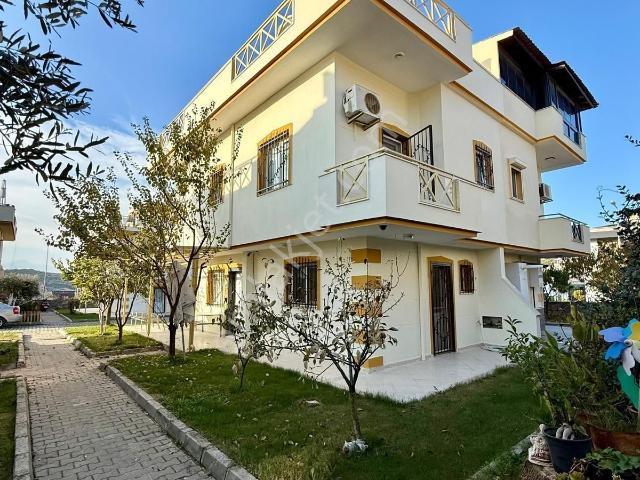 Yavansu Da Havuzlu Site De Satılık 3+1 Triplex Villa !