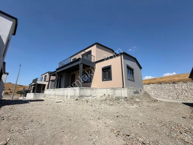 Yay/ada Mahall'de C Tipi Oturuma Hazır Satılık Sıfır Villa