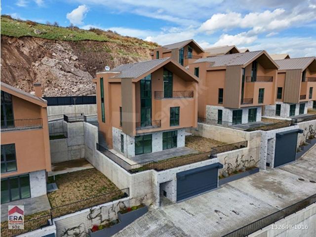 YAYLA COUNTRY'DE KİRALIK 7+1 SIFIR LÜKS VİLLA