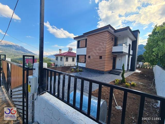 YAYLA EVİ. POZANTI ALPU DA 504 M2 4+1 ÖZEL İŞÇİLİKLİ LÜX