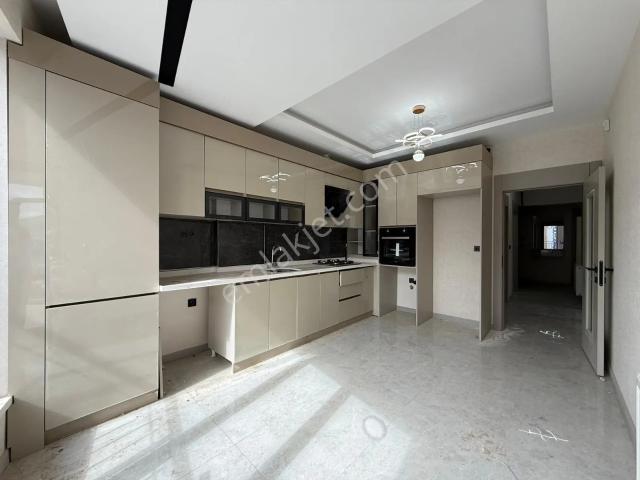 Yayla Mah. Cadde Üstü Sıfır 130m2 Manzaralı 3+1 Kiralık Daireler