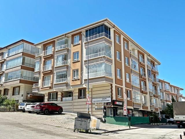 Yayla Mah. Merkez'de Asansörlü Mantolamalı 3.katta 3+1 Ön Cephe Üç Balkonlu Kiralık Daire!