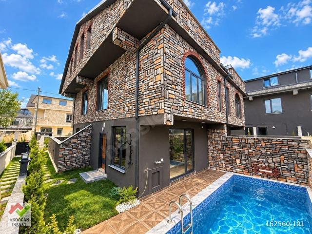 YAYLA MAHALLESİNDE MÜSTAKİL HAVUZLU LÜX FIRSAT VİLLA