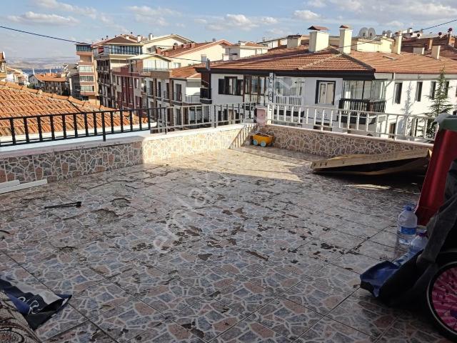 Yayla Mahallesinde 5+1 Dublex 250m2 Çift Banyolu Teraslı Güney C