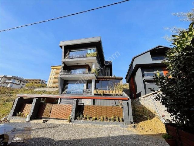Yaylacık Mah.'de Satılık 4+2 Eşyalı Tripleks Villa