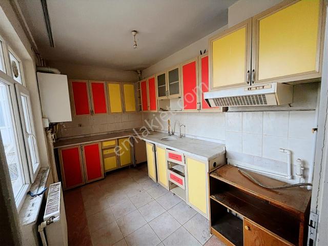 Yaylacık Mah. Merkezi Konumda 3.katta 100 M2 Daire