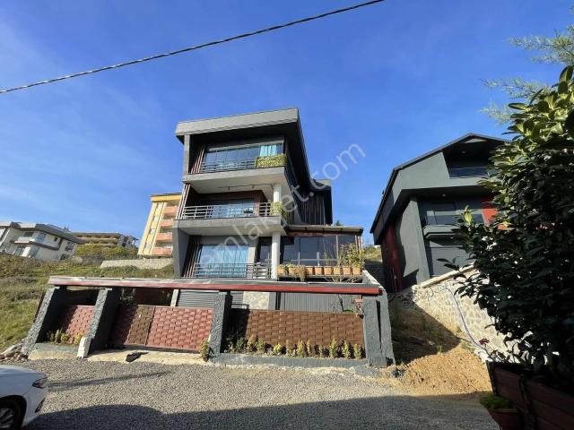 Yaylacık'ta Kiralık 4+2 Tripleks Eşyalı Villa