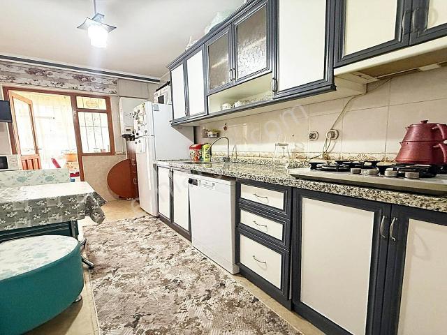 Yayla'da Porsuk Cadde Üzeri Balkonlu Altı Daire Kat Konumunda