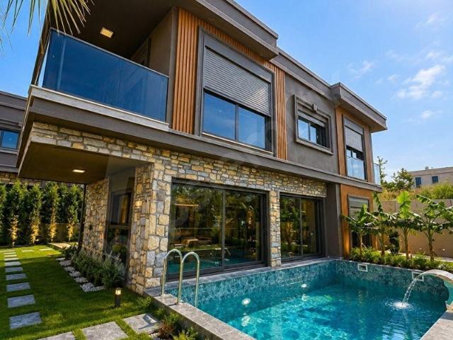 Yaylaköy'de Deniz Manzaralı Özel Havuzlu Sıfır Villa