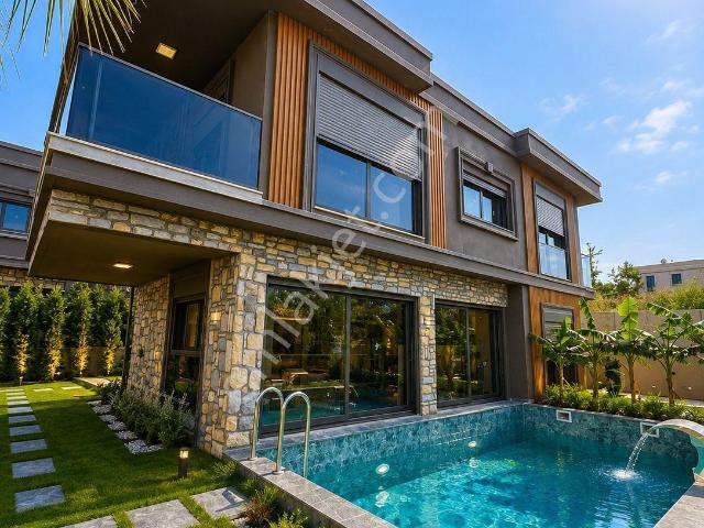 Yaylaköy'de Deniz Manzaralı Özel Havuzlu Sıfır Villa