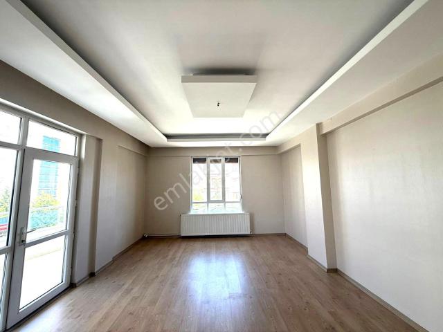 Yazır Mahallesi Satılık 3+1 Boş Arakat Daire Asansörlü