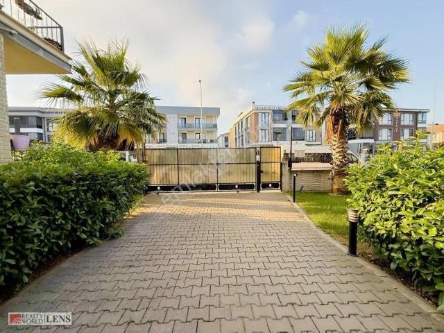 Yazlığın En Güzel Yerinde Metrobüse 150mt Site İçi Kiralık 2+1