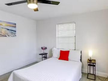 YBOR CITY! Bus line half block away! Comfortable & homey Tampa.