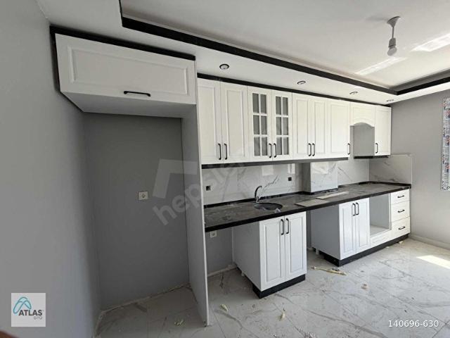 YEŞİLTEPE'DE SATILIK 3+1 KAPALI MUTFAK LÜXS İŞÇİLİKLİ DAİRE