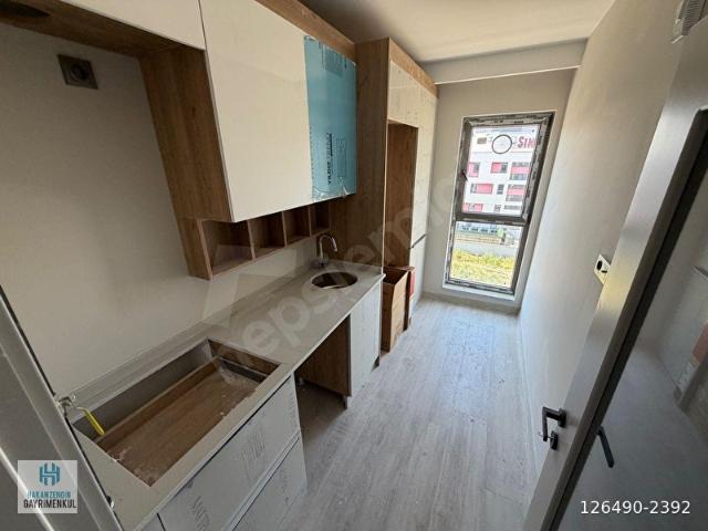 YEŞİLOVA MAH'DE SIFIR OTURUMA HAZIR LÜKS 1+1 DAİRE.