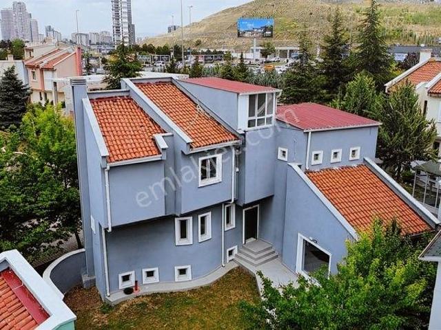 Yeşil Altınkent Sitesinde İş Yerine Uygun Fırsat Kiralık Villa