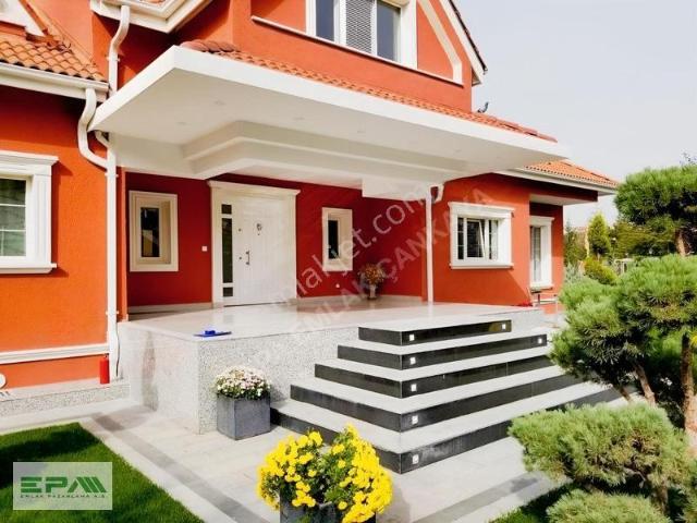 Yeşil Barış Sitesinde 630 M² Komple Eşyalı Özel Havuzlu Villa