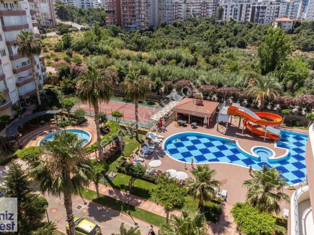 Yeşil Bir Bölgede, Denize Yakın Konumda Geniş Yaşam Alanı Sun