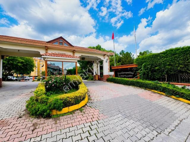 Yeşil Çengelköy Sitesinde Dekorasyonlu 2+1 95 M² Bahçe Katı