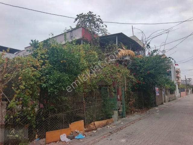 Yeşil Evler Bölgesi Bahçeli Evler'de 345 Mt Arsa İçinde 3.katlı