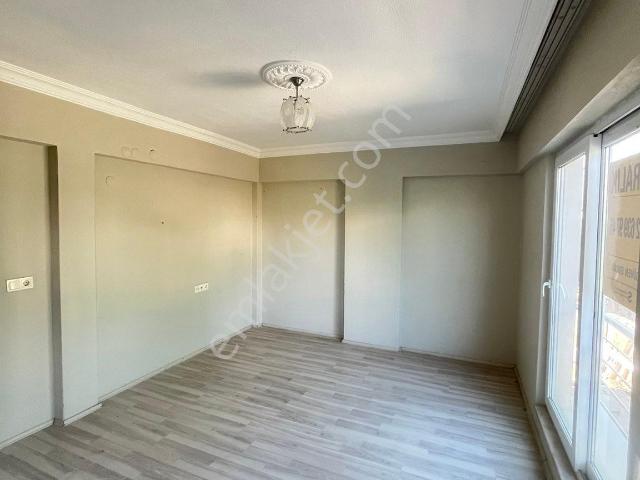 Yeşil Mahalle De Kiralık 2+1 Doğalgazlı Daire ! ! !