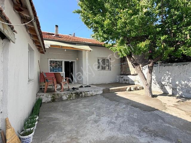 Yeşil Mahalle'de 209 M² Arsada Müştemilatlı 3+1 Müstakil Ev