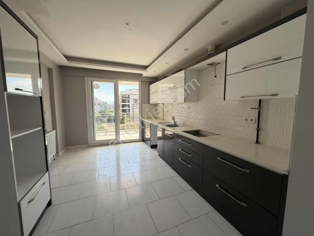 Yeşilmahallede Site İcerisinde 3+1 Satılık Daire