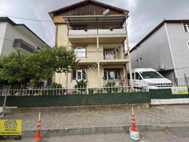 Yeşilova Mah.merkezi Lokasyonda 3+1 Kiralık Daire