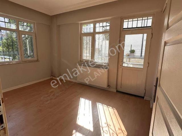 Yeşilova Merkez'de Aile Apartmanında 2+1 Kiralık Daire