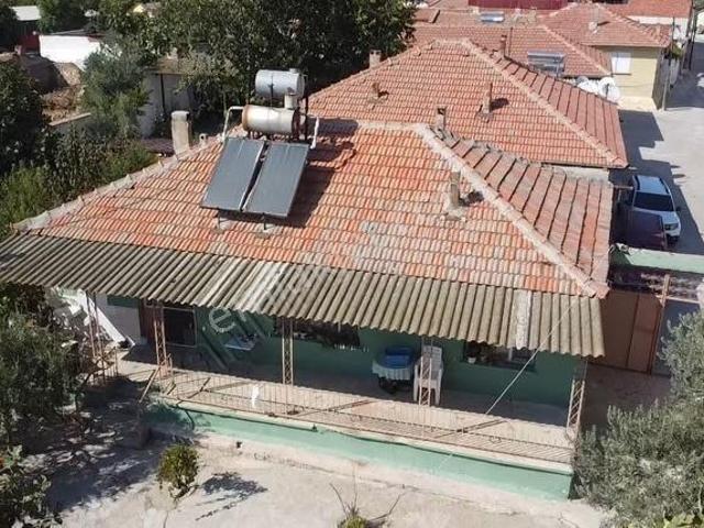 Yeşilova'da Geniş Bahçeli Satılık Müstakil Ev