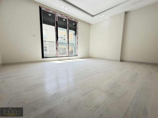 Yeşilova'da Sıfır Binada 1+1 Lüks Kiralık Daire Metrobüse Yakın