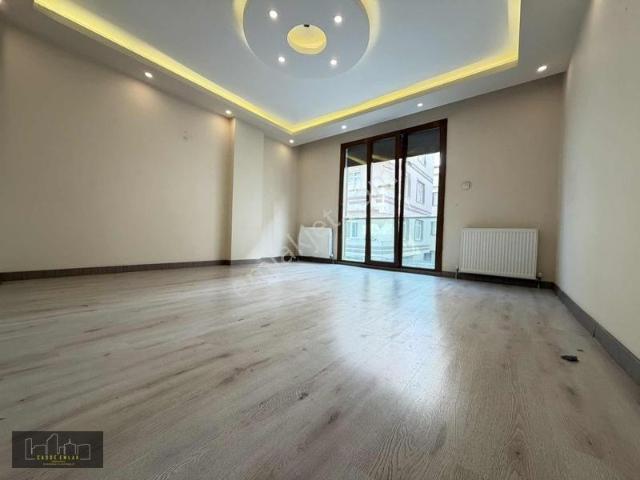 Yeşilova'da Satılık 2+1 Daire, 90m², Balkonlu, Emlak Ofisinden
