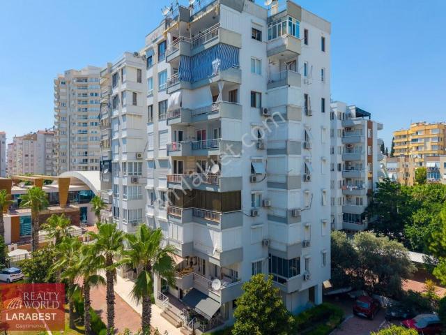 Yeşilbahçe Mahallesinde Site İçerisinde Arakat 4+1 Satılık Daire