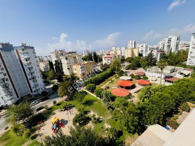 Yeşilbahçe'de Doğalgazlı Geniş Önü Açık 3+1 Kiralık Daire