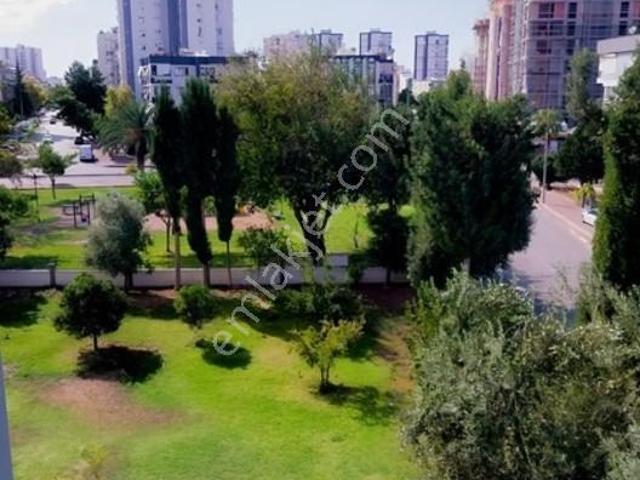 Yeşilbahçede Kiralık Daire. Site İçinde